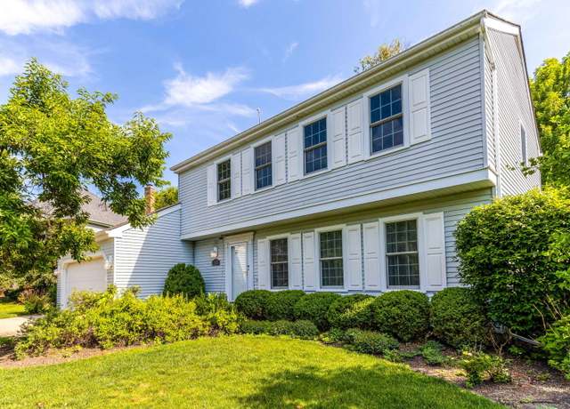 Property at 1338 Trinity Pl, Libertyville, IL 60048, 4 beds, 2.5 baths