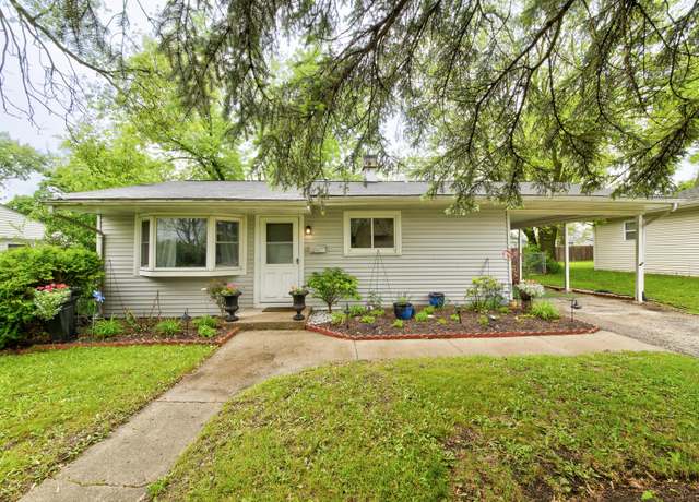 Property at 112 Green Ln, Carpentersville, IL 60110, 3 beds, 1 bath