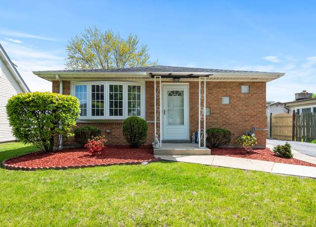 Property at 5855 W 82nd St, Burbank, IL 60459, 3 beds, 1 bath