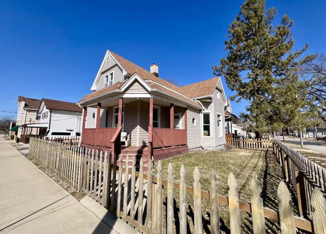 Property at 601 W Chestnut St, Bloomington, IL 61701, 4 beds, 2 baths