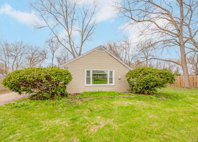 Property at 812 Foran Ln, Aurora, IL 60506, 2 beds, 1 bath