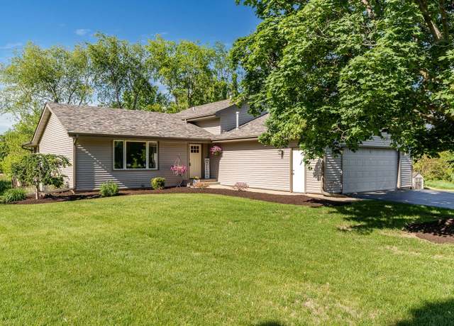 Property at 7812 Rhonda Dr, Roscoe, IL 61073, 5 beds, 2.5 baths