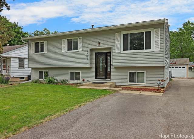 Property at 4703 W Shore Dr, Mchenry, IL 60050, 4 beds, 1 bath