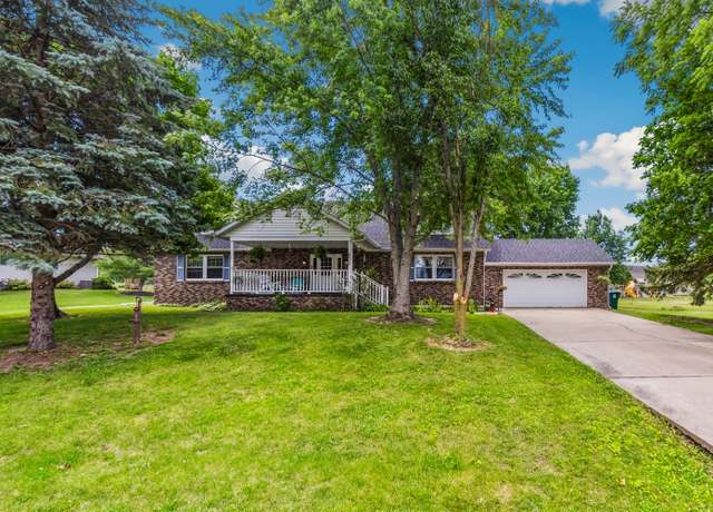 Property at 839 Riverside Dr, Dixon, IL 61021, 4 beds, 3.5 baths