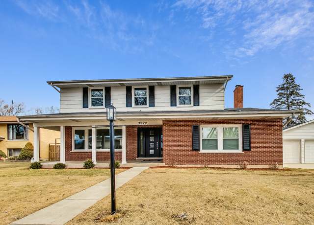 Property at 2024 E Wintergreen Ave, Mount Prospect, IL 60056, 4 beds, 2.5 baths