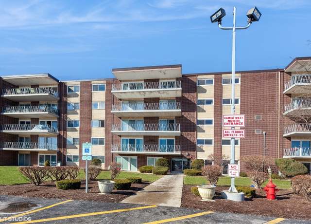 Property at 2900 Maple Ave Unit 17A, Downers Grove, IL 60515, 2 beds, 1 bath