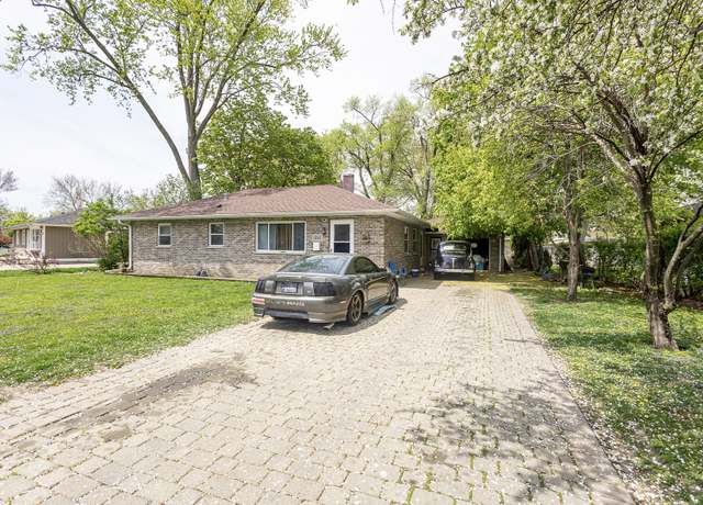 Property at 211 Tee Rd, Carpentersville, IL 60110, 3 beds, 1 bath