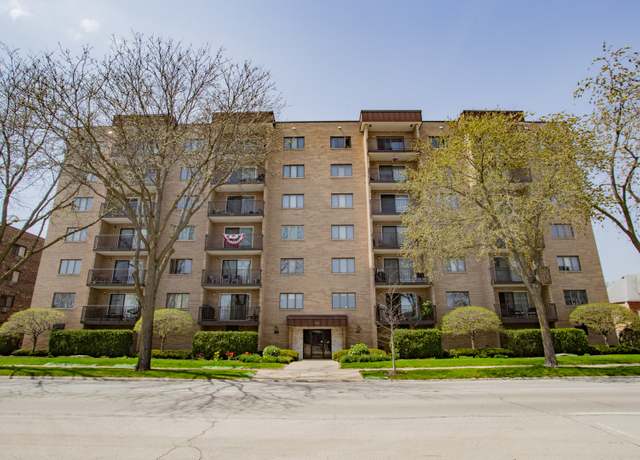 Property at 700 Graceland Ave #303, Des Plaines, IL 60016, 2 beds, 2 baths