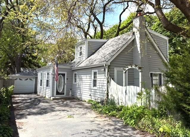 Property at 930 N Sleight St, Naperville, IL 60563, 2 beds, 1.5 baths
