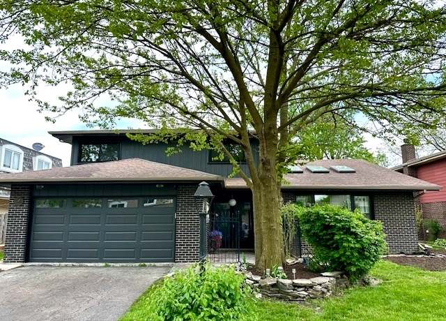 Property at 10427 S Alta Dr, Palos Hills, IL 60465, 4 beds, 2.5 baths