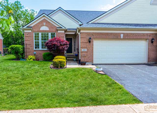 Property at 13251 Strandhill Dr, Orland Park, IL 60462, 3 beds, 2.5 baths