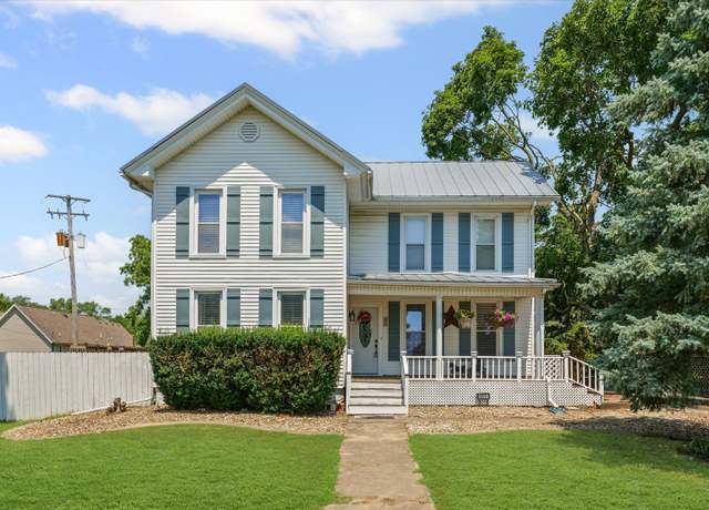 Property at 835 E Pells St, Paxton, IL 60957, 4 beds, 2 baths