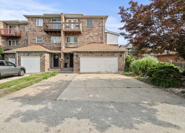 Property at 8202 Gruener Ct #8202, Palos Hills, IL 60465, 2 beds, 3.5 baths