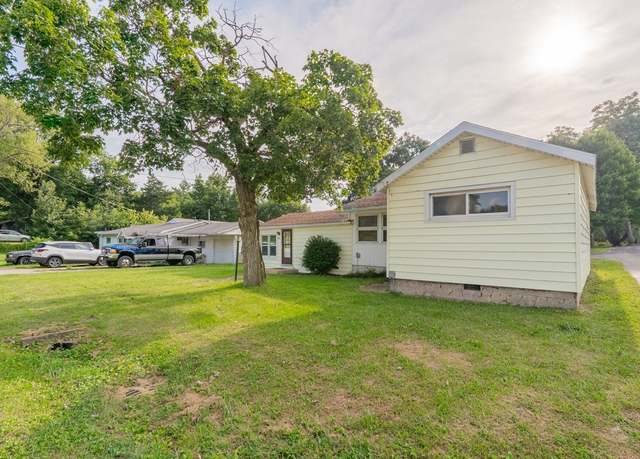 Property at 419 N Gibson St, Clinton, IL 61727, 2 beds, 1 bath