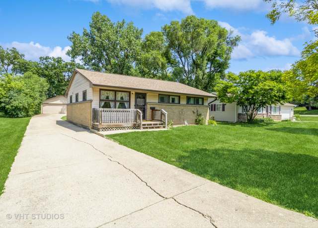 Property at 170 Old Farm Ln, Carpentersville, IL 60110, 3 beds, 1 bath