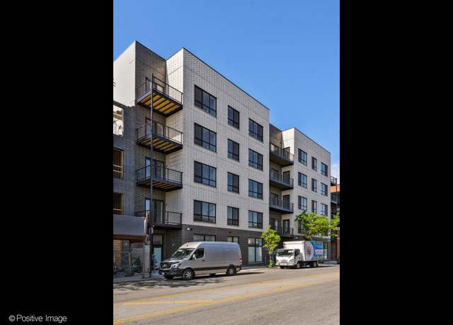 Property at 2139 W Madison St, Chicago, IL 60612, 80 beds, 72 baths