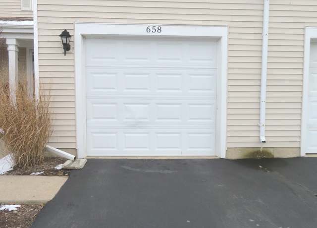 Property at 658 Springwood Dr #658, Joliet, IL 60431, 2 beds, 1.5 baths