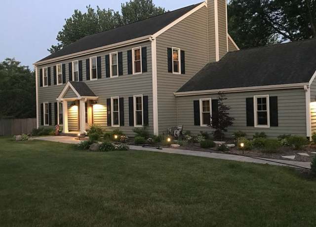 Property at 39W365 Hogan Hl, Elgin, IL 60124, 4 beds, 2.5 baths
