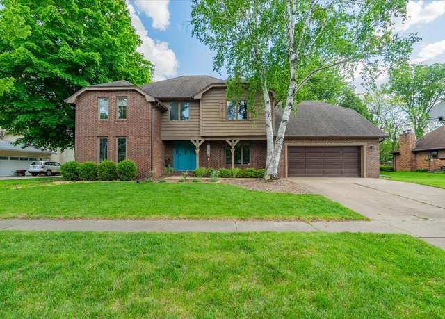 Property at 6 Jill Ct, Bloomington, IL 61701, 4 beds, 3.5 baths