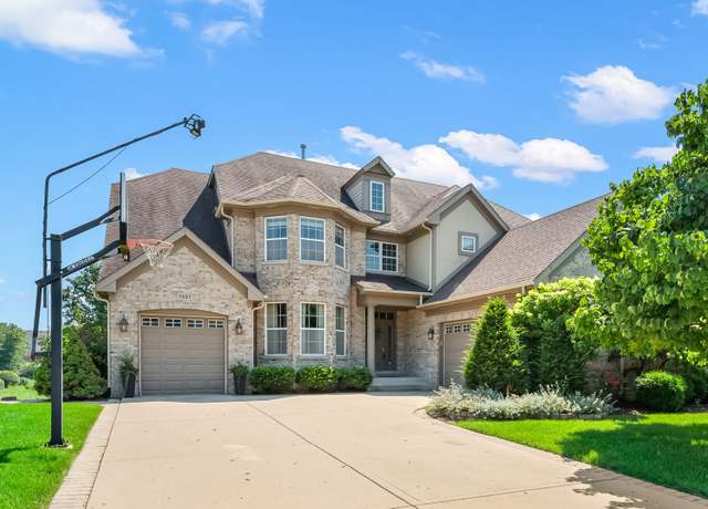 Property at 1357 Grantham Dr, Schaumburg, IL 60193, 4 beds, 3.5 baths