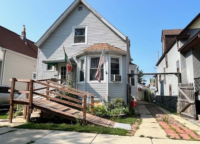 Property at 4160 W Eddy St, Chicago, IL 60641, 3 beds, 2.5 baths