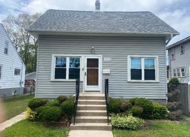 Property at 10228 S Sawyer Ave, Evergreen Park, IL 60805, 3 beds, 1 bath