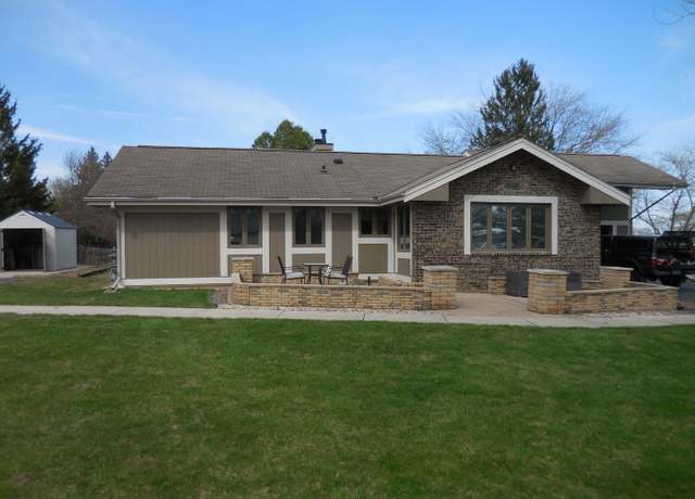 Property at 11230 W Bel Mar Dr, Franklin, WI 53132, 3 beds, 2 baths