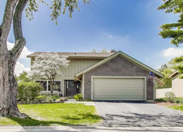 Property at 609 Bryce Trl, Roselle, IL 60172, 4 beds, 2.5 baths