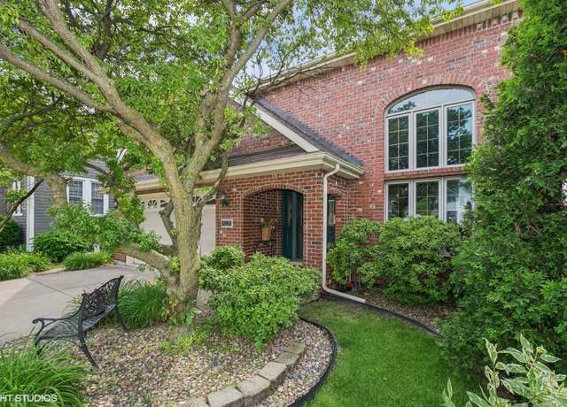Property at 9228 S 55th Ct, Oak Lawn, IL 60453, 6 beds, 3.5 baths