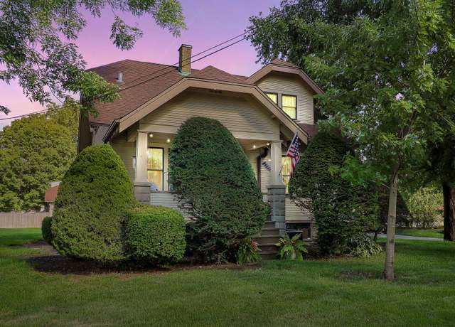 Property at 16445 South Park Ave, South Holland, IL 60473, 3 beds, 2 baths