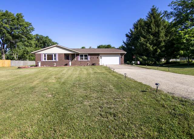 Property at 1005 Paul Dr, St. Anne, IL 60964, 3 beds, 2 baths