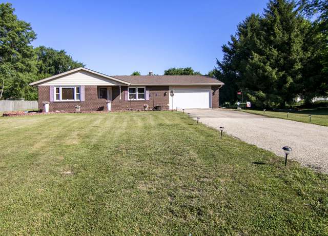 Property at 1005 Paul Dr, St. Anne, IL 60964, 3 beds, 2 baths
