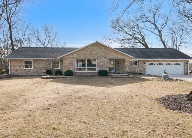 Property at 433 River Bluff Dr, Dixon, IL 61021, 4 beds, 3 baths
