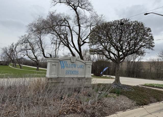 Property at 1124 Bayside Rd, Elgin, IL 60123, 2 beds, 2 baths