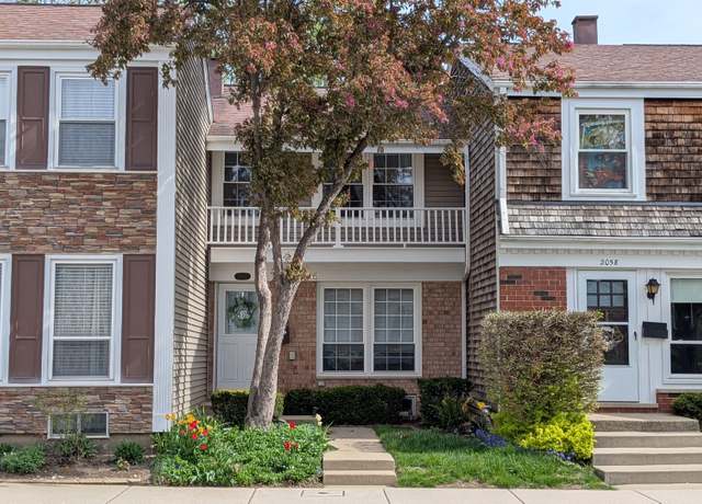 Property at 2062 Danbury Pl, Hoffman Estates, IL 60169, 3 beds, 2.5 baths