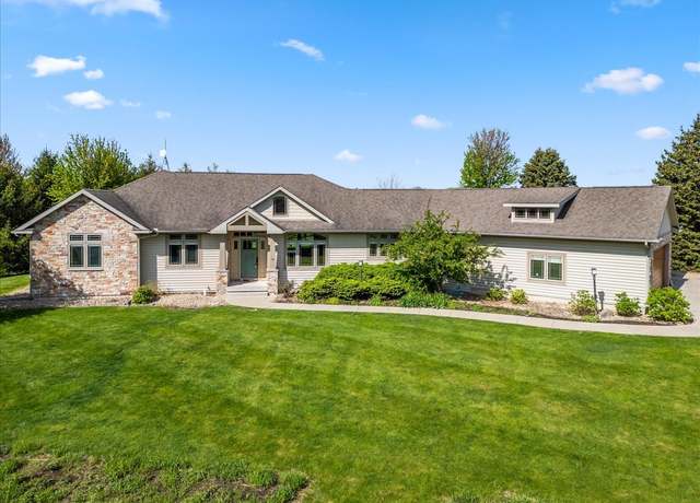 Property at 2297 Deer Ridge Ct, Carlock, IL 61725, 4 beds, 3.5 baths