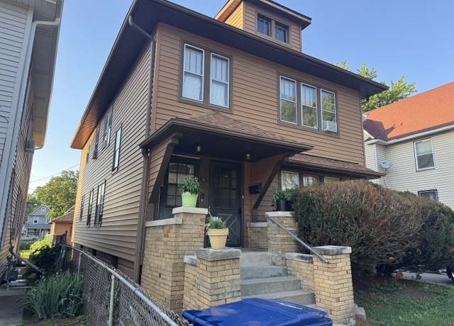 Property at 538 May St, Waukegan, IL 60085, 6 beds, 1 bath