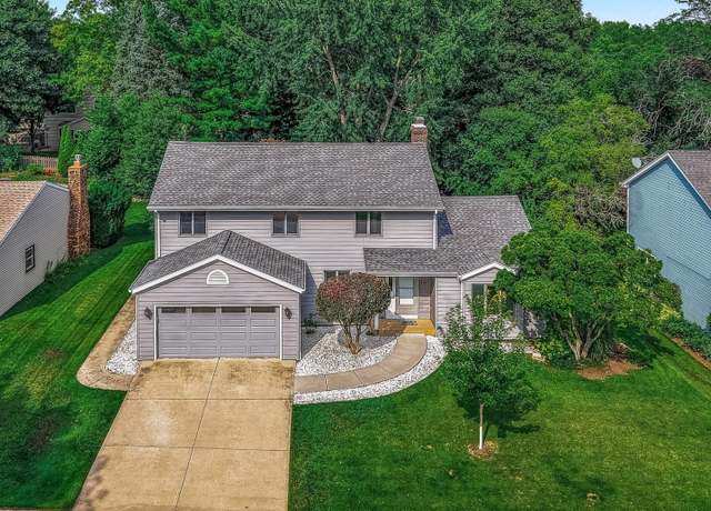 Property at 34 Cedar Gate Cir, Sugar Grove, IL 60554, 5 beds, 2.5 baths