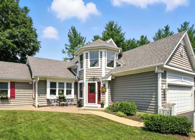 Property at 8210 W Hillside Rd, Crystal Lake, IL 60012, 3 beds, 2.5 baths