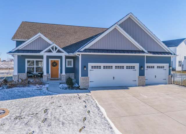 Property at 5 Bucktown Ct, Bloomington, IL 61705, 5 beds, 3.5 baths
