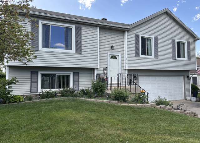 Property at 218 Huntington Dr, Streamwood, IL 60107, 3 beds, 2 baths