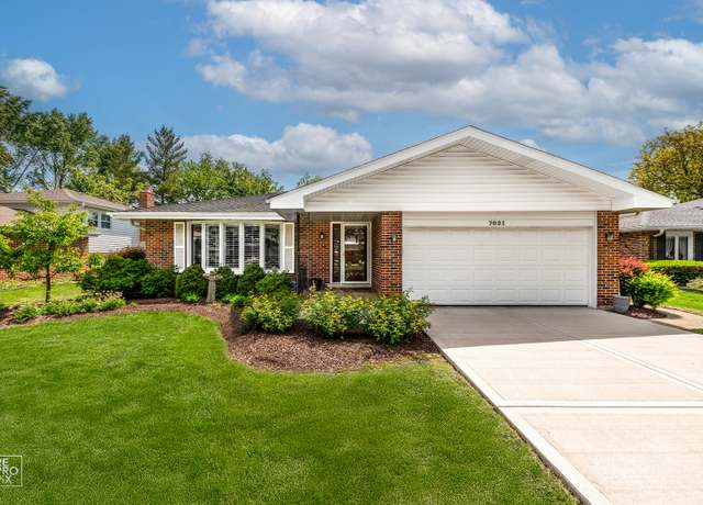 Property at 7021 Springside Ave, Downers Grove, IL 60516, 3 beds, 2.5 baths