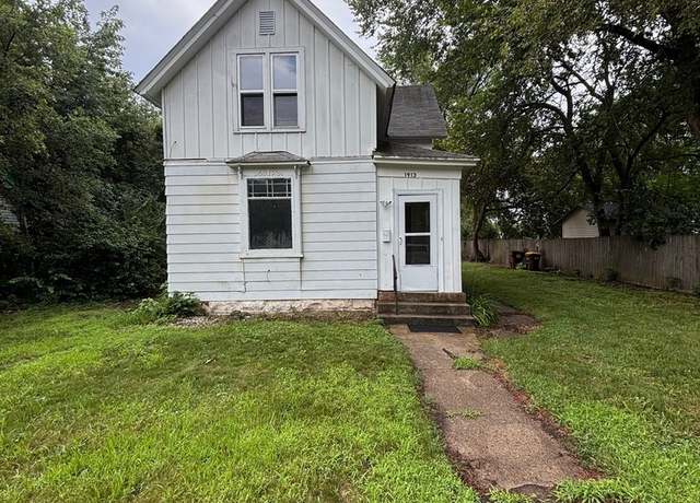 Property at 1913 18th Ave, Rockford, IL 61104, 3 beds, 2 baths