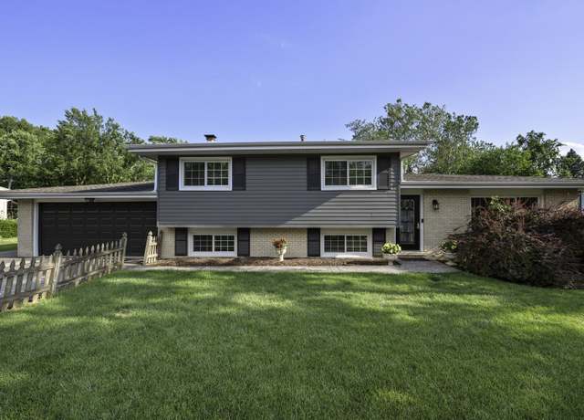 Property at 28 E 55th St, Hinsdale, IL 60521, 4 beds, 2 baths