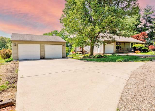 Property at 4619 Circle Dr, Heyworth, IL 61745, 3 beds, 3 baths