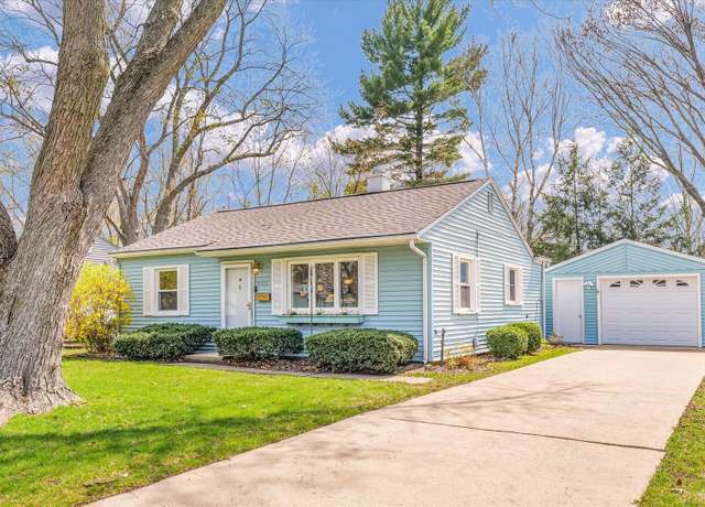 Property at 905 E Delaware Ave, Urbana, IL 61801, 2 beds, 1 bath