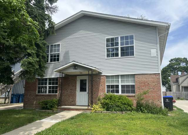 Property at 708 Douglas St, Bloomington, IL 61701, 4 beds, 3.5 baths