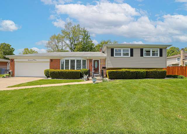 Property at 1703 W Robbie Ln, Mount Prospect, IL 60056, 3 beds, 2 baths