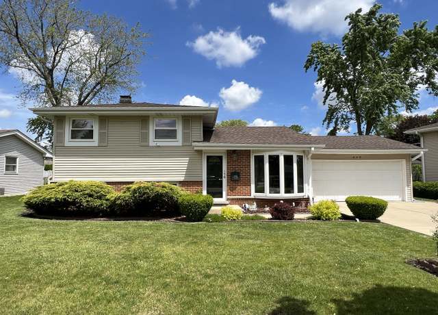 Property at 440 W Lake Park Dr, Addison, IL 60101, 3 beds, 2 baths