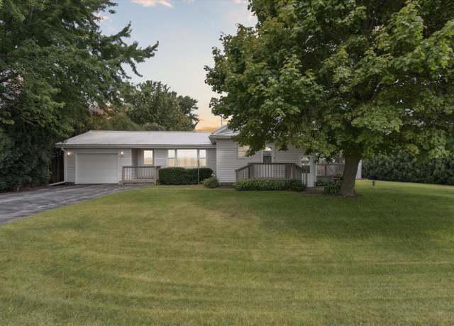 Property at 976 E Cedarville Rd, Freeport, IL 61032, 3 beds, 1 bath